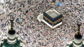 Otoritas Arab Saudi secara tegas membantah laporan yang menyebutkan adanya aksi pelaku bom bunuh diri di kawasan Masjidil Haram, Mekkah. Klarifikasi ini disampaikan setelah aparat keamanan mengamankan seorang pria di lokasi suci tersebut akibat tinda