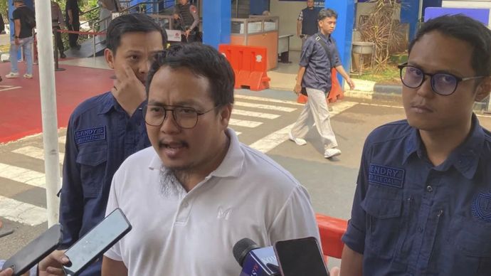 Kuasa Hukum Tim Hukum Muslim, Moch. Rizki Abdullah saat ditemui di Polda Metro Jaya untuk melaporkan dugaan penistaan agama di acara musik di Jakarta Utara, Selasa (11/8/2026).