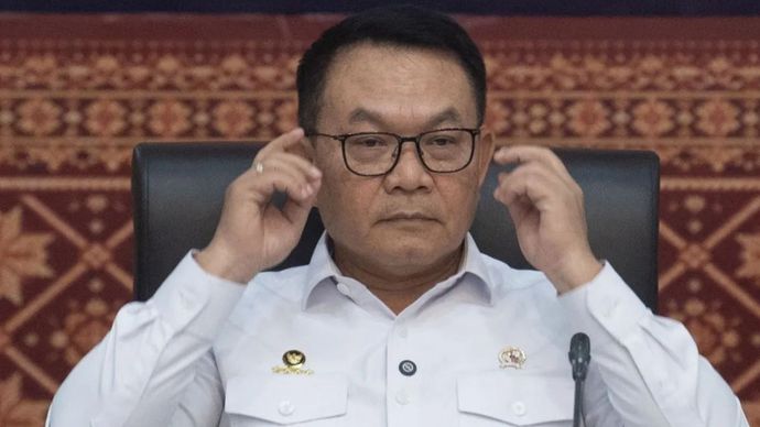 Menteri Koordinator Bidang Politik dan Keamanan (Menko Polkam) Dudung Abdurachman bersiap memimpin rapat koordinasi penanganan kebakaran hutan dan lahan (karhutla) di wilayah Sumatera Selatan di Griya Agung, Palembang, Sumatera Selatan, Rabu (14/10/2