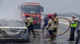 Penyebab Sedan Terbakar di Tol MBZ Arah Cikampek