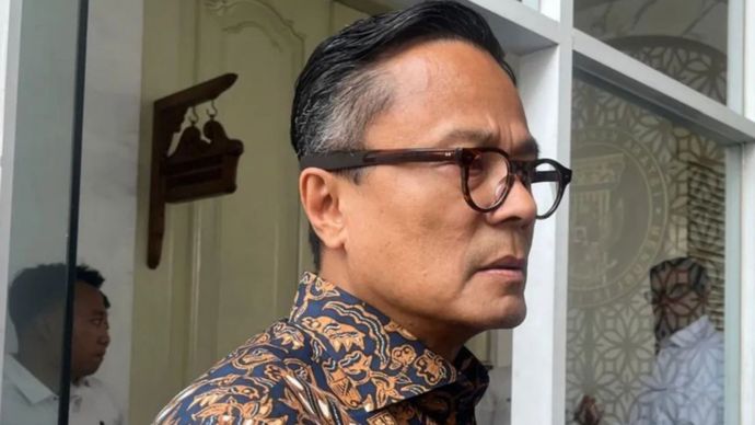 Kepala BP BUMN sekaligus Chief Operating Officer (COO) Danantara Indonesia Dony Oskaria memberikan keterangan media di Kompleks Istana Kepresidenan, Jakarta, Senin (19/10/2026).