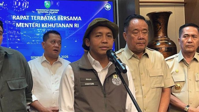 Menteri Kehutanan (Menhut) Raja Juli Antoni saat diwawancarai di Palembang, Senin (26/10/2026).