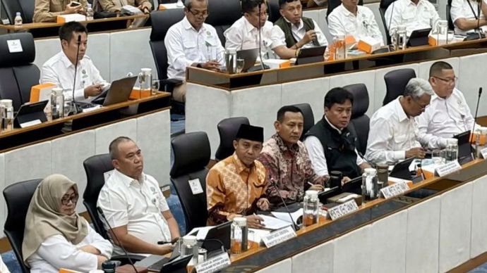 Menteri Kehutanan (Menhut) Raja Juli Antoni dalam Rapat Kerja bersama Komisi IV DPR RI di Kompleks Parlemen Senayan, Jakarta, Selasa (18/8/2026). 