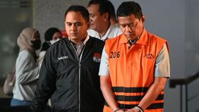 KPK mendalami dugaan praktik pengaturan dalam sejumlah proyek pengadaan di BNPB yang disinyalir sengaja dimenangkan oleh perusahaan-perusahaan yang memiliki afiliasi dengan kerabat tersangka.