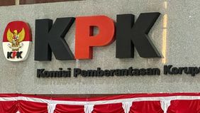 Komisi Pemberantasan Korupsi (KPK) mengamankan sejumlah amplop berisi uang tunai usai melakukan penggeledahan di Kantor Pertanahan (Kantah) Kota Mojokerto, Jawa Timur, pada 23 September 2026.