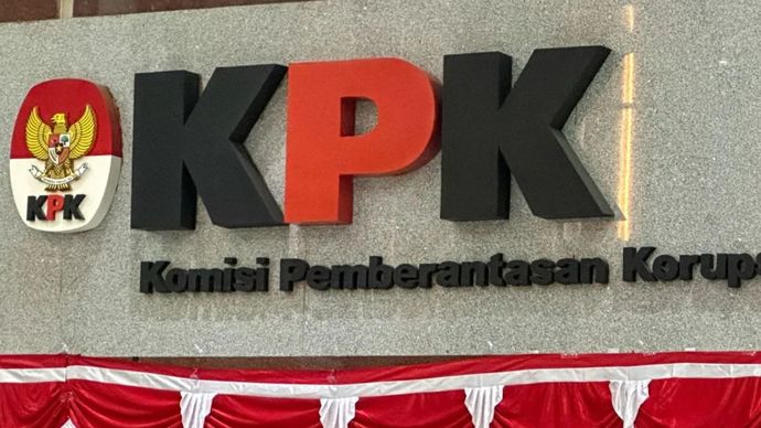 Logo Komisi Pemberantasan Korupsi di Gedung Merah Putih KPK, Jakarta, Rabu (26/8/2026).