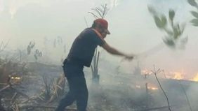 Kebakaran lahan seluas lima hektare di Desa Kemangguan, Kecamatan Alian, Kabupaten Kebumen, Jawa Tengah, diduga dipicu aktivitas pembakaran sampah oleh warga. Kobaran api kemudian meluas akibat hembusan angin kencang di tengah puncak musim kemarau.