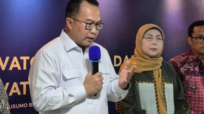 Kepala Badan Riset dan Inovasi Nasional (BRIN) Arif Satria (kiri) di Jakarta, Senin (10/8/2026).