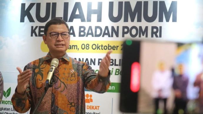 Kepala BPOM Taruna Ikrar memaparkan upaya pihaknya dalam mendukung pelaksanaan program makan bergizi gratis saat sesi wawancara cegat di Universitas Mataram, Kota Mataram, Nusa Tenggara Barat, Kamis (8/10/2026).