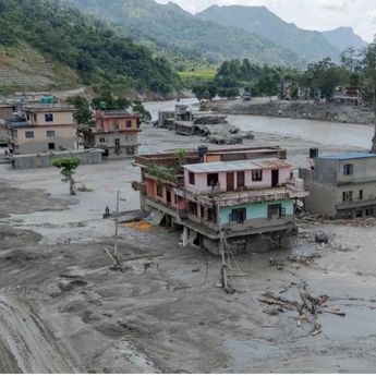 Banjir Bandang Nepal Hancurkan Pemukiman, 10.000 Keluarga Terdampak