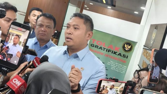 Kepala Badan Gizi Nasional (BGN) Sudaryono memberikan penjelasan selepas rapat terbatas membahas perbaikan tata kelola Makan Bergizi Gratis (MBG) bersama Kementerian Koordinator Bidang Pangan (Kemenko Pangan) di Jakarta, Rabu (26/8/2026)