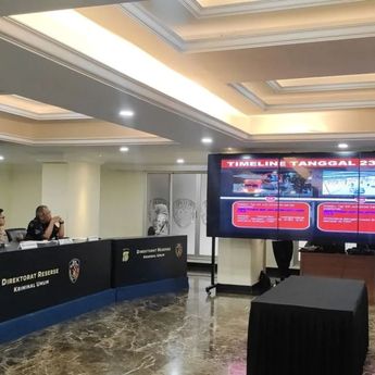 Rekaman CCTV Ungkap Detik-detik Pergerakan Sutrimo Sebelum Dievakuasi ke RS