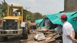 Eksekusi Lapak Narkoba di Kampung Ambon, Petugas Kerahkan Ekskavator