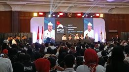 Tunjukkan KTA di Bandung, Jokowi Tegaskan Sudah Gabung PSI Sejak Oktober 2025