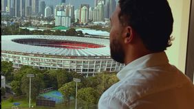 Denny bersama Alex Pastoor tiba di Jakarta pada Jumat sore.