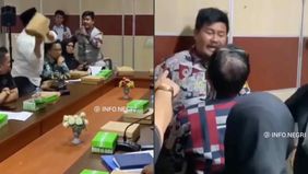 Masalah keterlambatan pembayaran upah pekerja proyek Teras Samarinda tahap I masih belum menemukan titik penyelesaian. Hingga kini, hak para buruh yang telah bekerja keras dalam proyek tersebut belum juga diberikan.