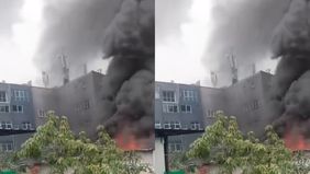 Kebakaran hebat melanda sebuah gudang oli di Jalan Brigjen Katamso, RT 10/RW 06, Kelurahan Slipi, Kecamatan Palmerah, Jakarta Barat, pada Selasa, 9 September 2025.