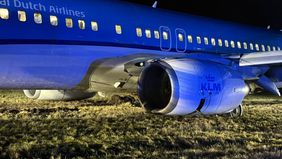 Pesawat jenis Boeing 737-800 milik KLM Royal Dutch tergelincir di Bandara Oslo Torp Sandefjord, Norwegia, pada Sabtu malam, 28 Desember 2024.