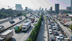 Gubernur DKI Jakarta, Pramono Anung menyatakan kebijakan work from home (WFH) setiap Jumat terbukti efektif mengurangi kemacetan di ibu kota. Menurutnya, penerapan sistem kerja jarak jauh tersebut membuat volume kendaraan di jalan menurun secara sign