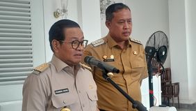 Gubernur DKI Jakarta, Pramono Anung menerima kunjungan Wali Kota Bekasi, Tri Adhianto Tjahyono di Balai Kota Jakarta.