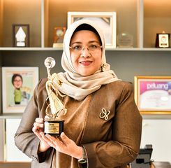 Menjadi Kartini Menginspirasi, Direktur Pegadaian Raih Penghargaan Women’s Inspiration Awards 2025