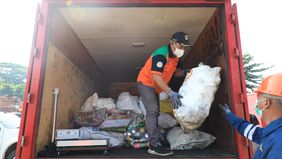 Pemerintah Provinsi DKI Jakarta melalui Dinas Lingkungan Hidup mencatat sejarah baru dengan memfasilitasi penerapan skema Extended Producer Responsibility (EPR) untuk limbah kemasan kaleng Bahan Berbahaya dan Beracun (B3) yang berasal dari rumah tang