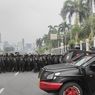 Polisi Bubarkan Massa Buruh di Depan Gedung DPR