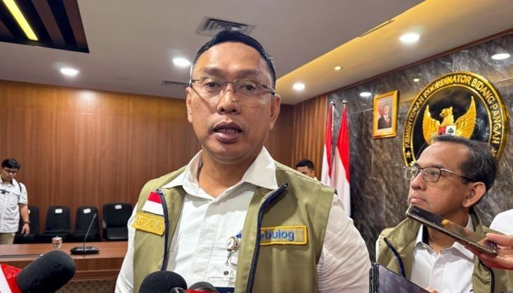 Direktur Utama Perum Bulog Ahmad Rizal Ramdhani memberi keterangan kepada awak media usai Rapat Koordinasi Terbatas Pengelolaan dan Penyaluran Cadangan Pangan Pemerintah (CPP) di Kemenko Pangan Jakarta, Senin, 7 September 2026. <b>(Antara)</b>