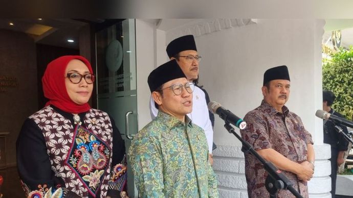 (Ki-ka) Menteri PPPA Arifah Fauzi, Menteri Koordinator Bidang Pemberdayaan Masyarakat Abdul Muhaimin Iskandar, Menteri Sosial Saifullah Yusuf, dan Menteri PPN/Kepala Bappenas Rachmat Pambudy saat konferensi pers di Jakarta, Rabu (14/10/2026). 