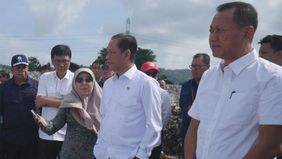 "Dalam waktu dekat sanksi administratif akan diberikan untuk mendorong perbaikan penanganan TPA," ujar Menteri Lingkungan Hidup Hanif Faisol. 