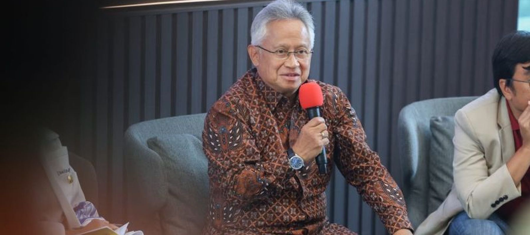 Menteri Pendidikan Tinggi, Sains, dan Teknologi (Mendiktisaintek), Satryo Soemantri Brodjonegoro. 
