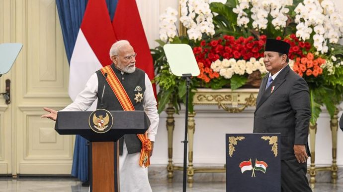 Presiden Prabowo Subianto (kanan) bersama Perdana Menteri India Narendra Modi (kiri) usai keduanya memberi keterangan pers saat kunjungan kenegaraan di Istana Merdeka, Jakarta, Selasa (7/7/2026). Presiden Prabowo Subianto menerima kunjungan Perdana M
