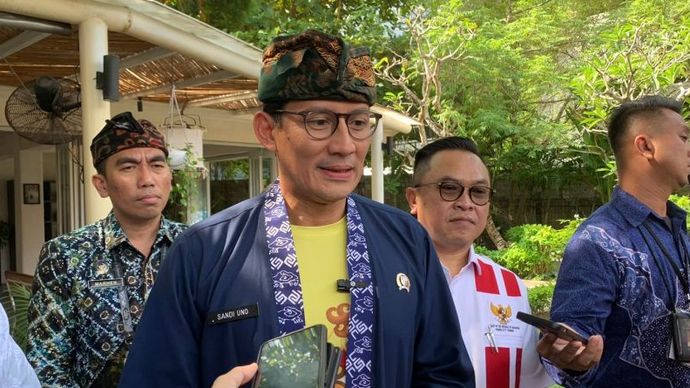 Menteri Pariwisata dan Ekonomi Kreatif (Menparekraf) Sandiaga Salahuddin Uno saat menanggapi video bule hina IKN di Badung, Bali, Jumat (14/6/2024). ANTARA/Ni Putu Putri Muliantari 