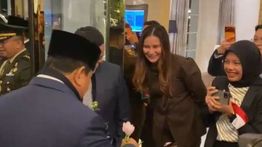 Tiba di Swiss untuk Hadiri World Economic Forum, Prabowo Disambut Diaspora Indonesia