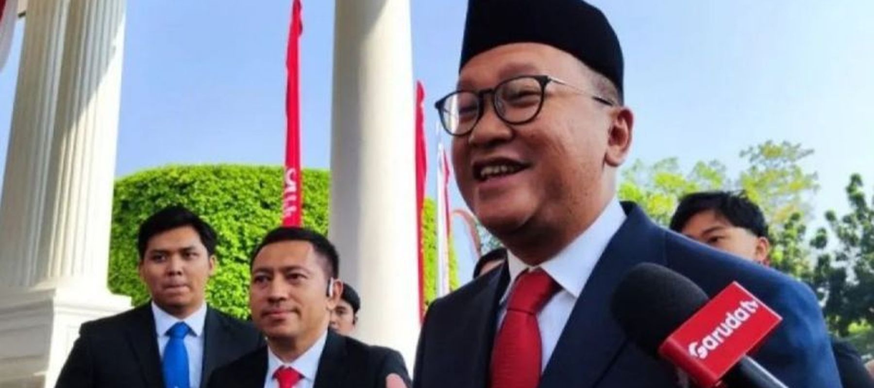 Mantan Duta Besar Indonesia untuk Amerika Serikat Rosan Roeslani tiba di Istana Kepresidenan Jakarta, Senin (19/8/2024). 