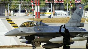 Militer Thailand meningkatkan respons militer terhadap Kamboja dengan mengerahkan jet tempur F-16 untuk menyerang militer di wilayah perbatasan kedua negara. Langkah ini diambil menyusul penembakan dua roket oleh Kamboja ke Thailand yang melukai warg