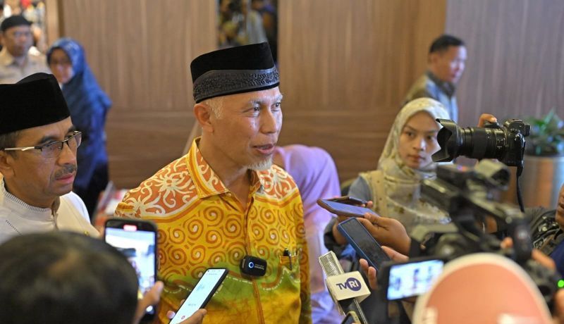 Gubernur Sumatera Barat, Mahyeldi minta aturan larangan berjilbab bagi Paskibraka dicabut.  <b>(ANTARA/HO-Biro Adpim Sumbar)</b>