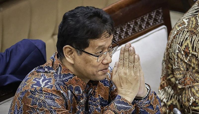 Menteri Keuangan Purbaya Yudhi Sadewa memberi salam saat mengikuti rapat kerja dengan Komisi XI DPR di Kompleks Parlemen, Senayan, Jakarta, Rabu (10/9/2025).  <b>(ANTARA FOTO/Dhemas Reviyanto/YU/aa.)</b>