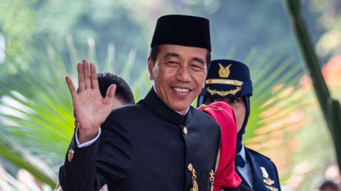 Presiden Joko Widodo dengan mengenakan baju adat Betawi tiba untuk menghadiri Sidang Tahunan MPR, Sidang Bersama DPR dan DPD tahun 2024 di komplek Parlemen, Senayan, Jakarta, Jumat (16/8/2024). 