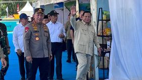 Di tengah isu pergantian Kapolri Jenderal Polisi Listyo Sigit Prabowo, Presiden Prabowo Subianto melontarkan pujian berkali-kali kepada Sang Kapolri. Hal ini disampaikan Prabowo karena Kapolri dan jajaran dianggap berhasil mensukseskan program ketaha