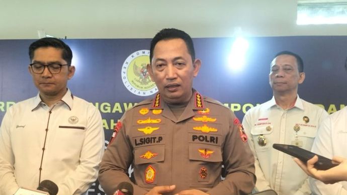 Kapolri Jenderal Pol. Listyo Sigit Prabowo berbicara dengan awak media di kawasan Ancol, Jakarta Utara, Rabu (17/7/2024). ANTARA/Nadia Putri Rahmani  <b>(ANTARA/Nadia Putri Rahmani)</b>