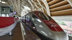 PT Kereta Cepat Indonesia China (KCIC) mencatat tingginya minat wisatawan asal Malaysia menggunakan Kereta Cepat Jakarta&ndash;Bandung (Whoosh) selama periode angkutan Natal dan Tahun Baru (Nataru) 2025/2026