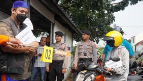 Rekonstruksi digelar Polres Karawang untuk melengkapi berkas dan pembuktian fakta dalam kasus pengeroyokan rombongan Kiai NU di Kecamatan Rengasdengklok, Karawang.