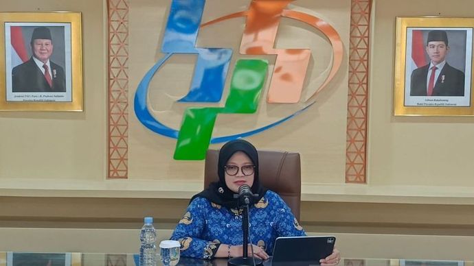 Deputi Bidang Statistik Distribusi dan Jasa BPS Pudji Ismartini menyampaikan konferensi pers di Jakarta, Senin (1/12/2025). 