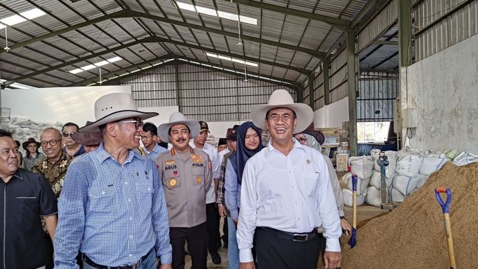 Menteri Pertanian (Mentan) Andi Amran Sulaiman saat meninjau peternakan dan gudang pakan milik PT Le
