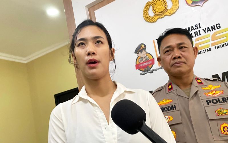 Kanit Pelayanan Perempuan dan Anak (PPA) Polres Metro Jakarta Selatan AKP Citra Ayu memberikan keterangan kepada wartawan di Polres Metro Jakarta Selatan, Jakarta, Senin (30/6/2025).  <b>(ANTARA/Luthfia Miranda Putri.)</b>