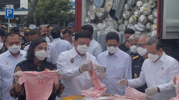 Menkeu Sri Mulyani sampaikan bahwa Bea dan Cukai telah melakukan 31.275 penindakan barang ilegal Januari-November 2024. (Ntvnews.id-Muslimin Trisyuliono).