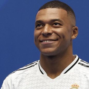 Real Madrid Resmi Perkenalkan Kylian Mbappe: Tampil dengan Nomor 9 dan Disambut Ribuan Fans