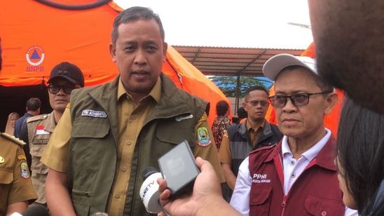 Wali Kota Bekasi Tri Adhianto Minta Maaf ke Warga Usai Dikepung Banjir Parah