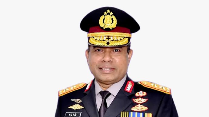 Irjen Pol Johnny Eddizon Isir mengemban amanah baru sebagai Kadiv Humas Polri. 